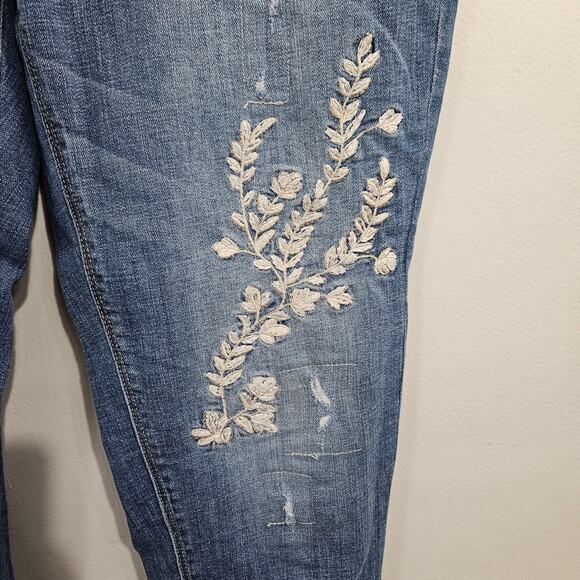 WHBM Embroidered Distressed Midrise Girlfriend Jeans. Size 10. - Picture 3 of 7
